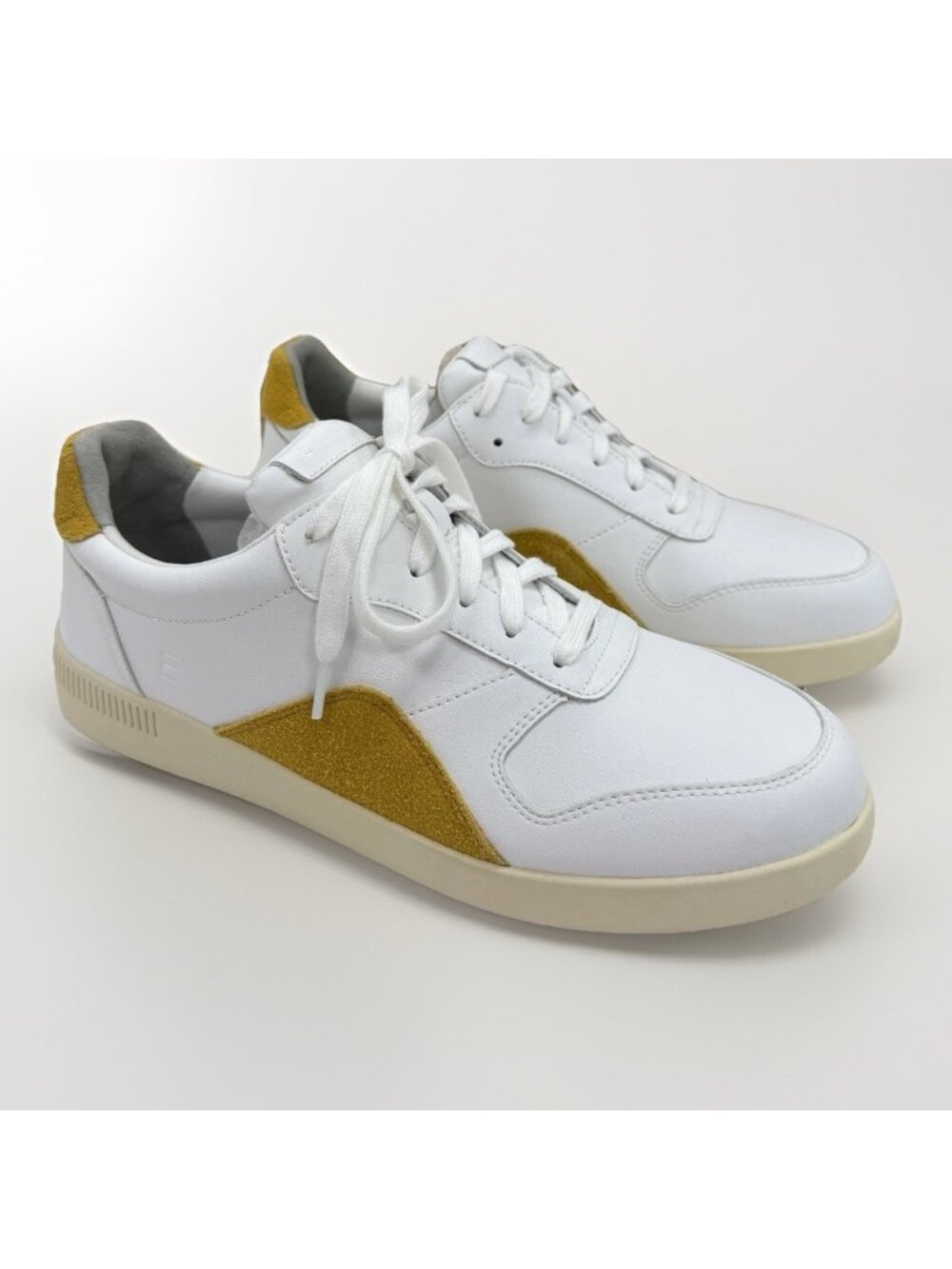 Everlane ReLeather® Court Sneaker size 9.5 Women's Lace-up Shoes White/Mustard
